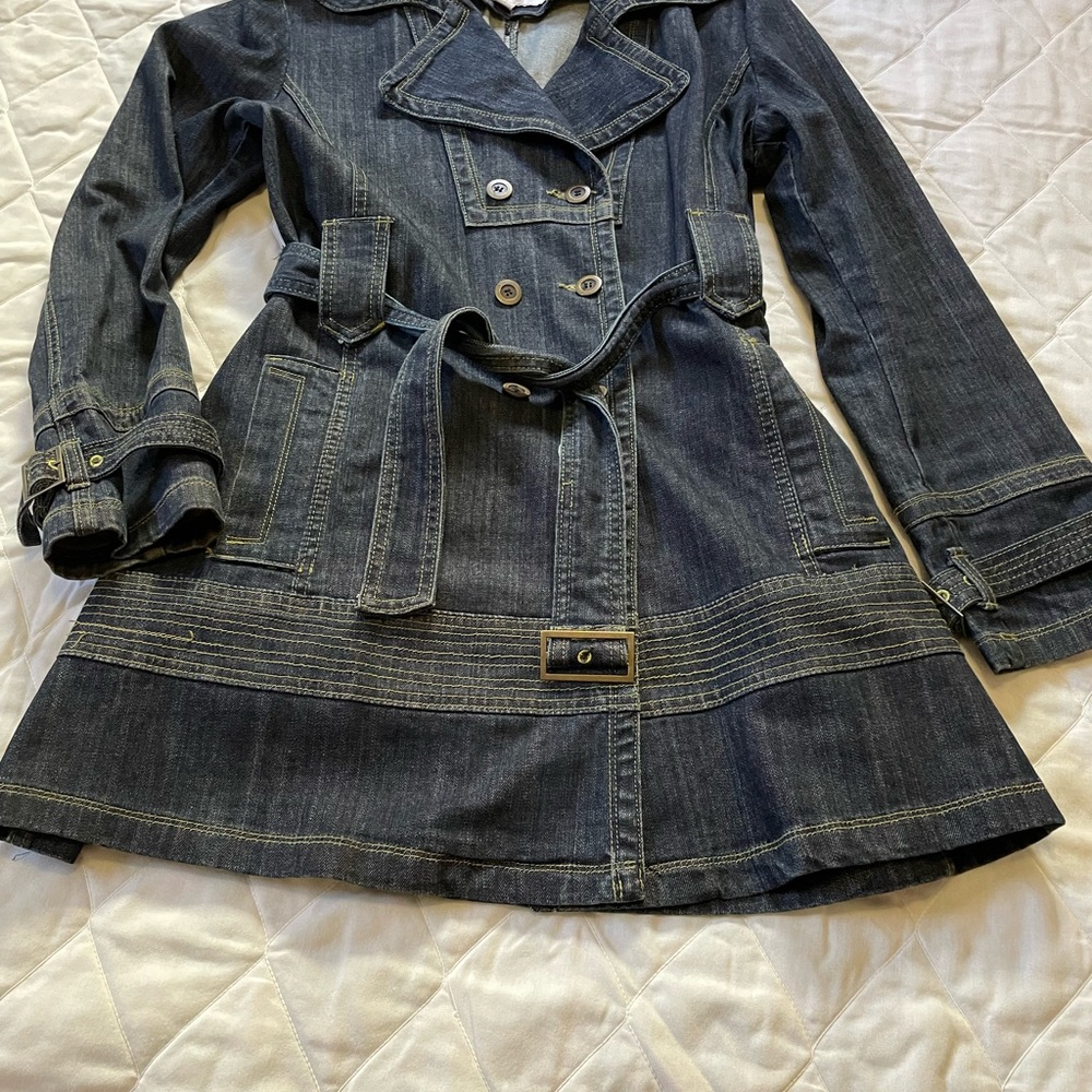Sized large, “Laundry by Shelli Segal”.  Denim short trench coat.